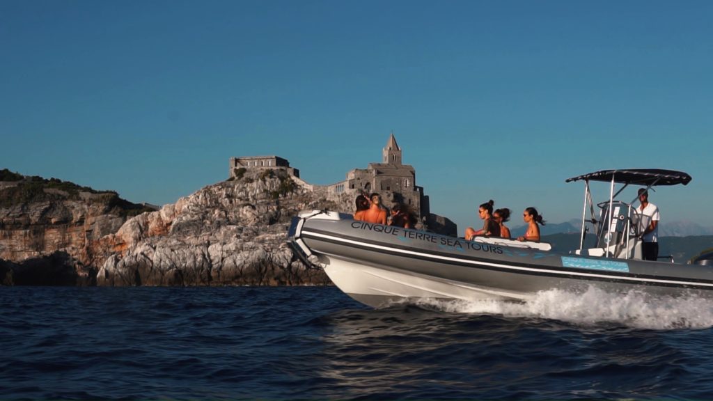 vlcsnap-2020-10-25-23h53m25s645 Grey boat cinqueterre